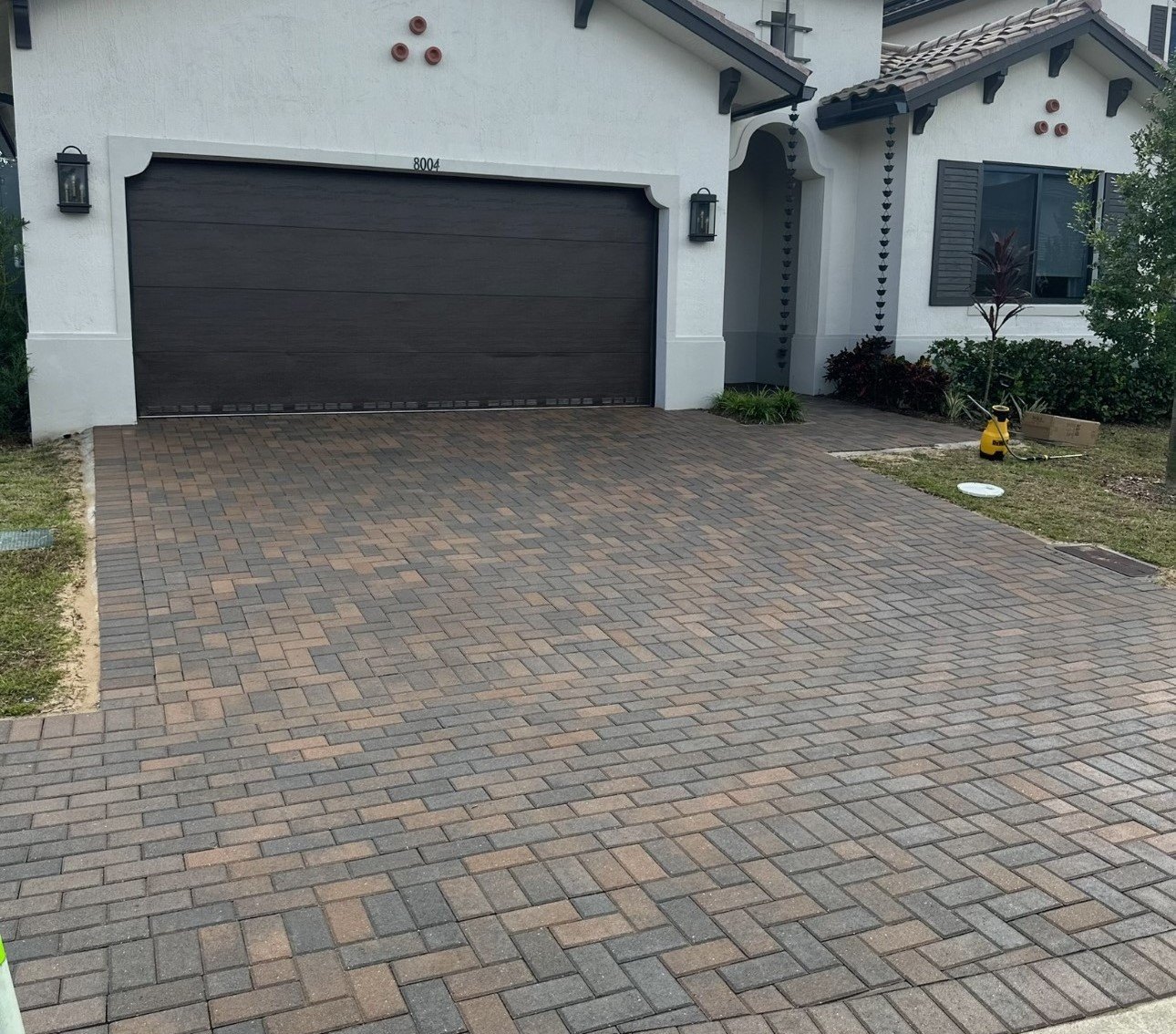 Paver driveway cleaned, re-sanded and sealed by GWS Pressure Cleaning